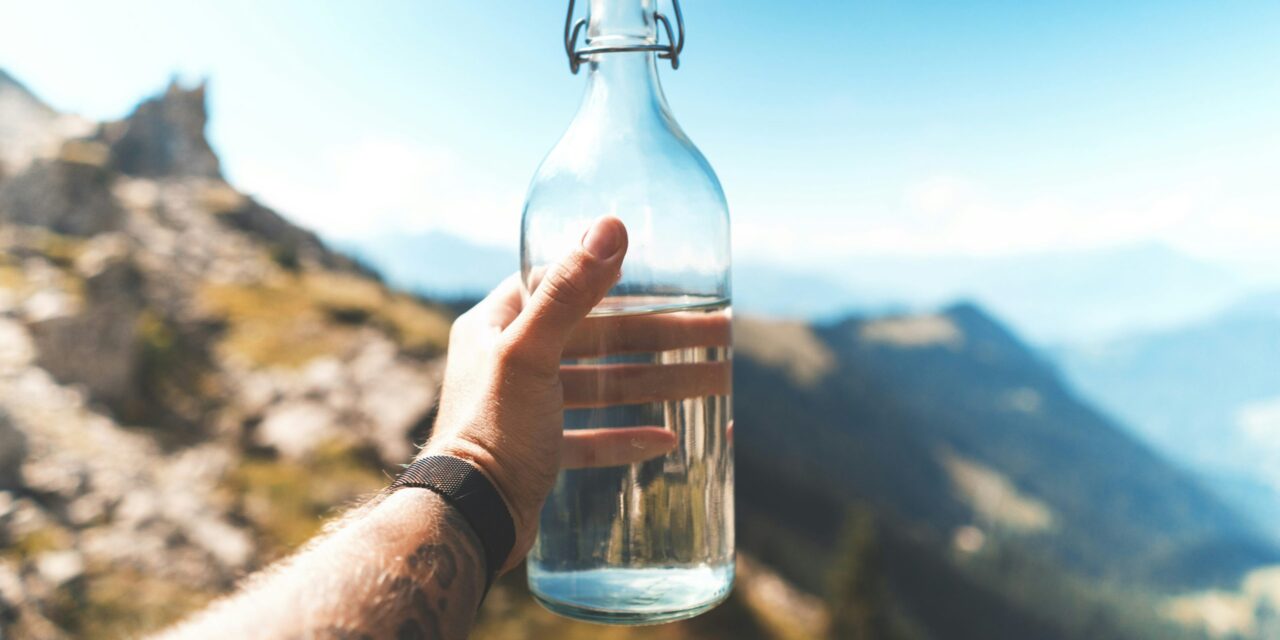 UOC: 
        Agua y salud: la importancia de la hidratación y sus efectos en el rendimiento diario